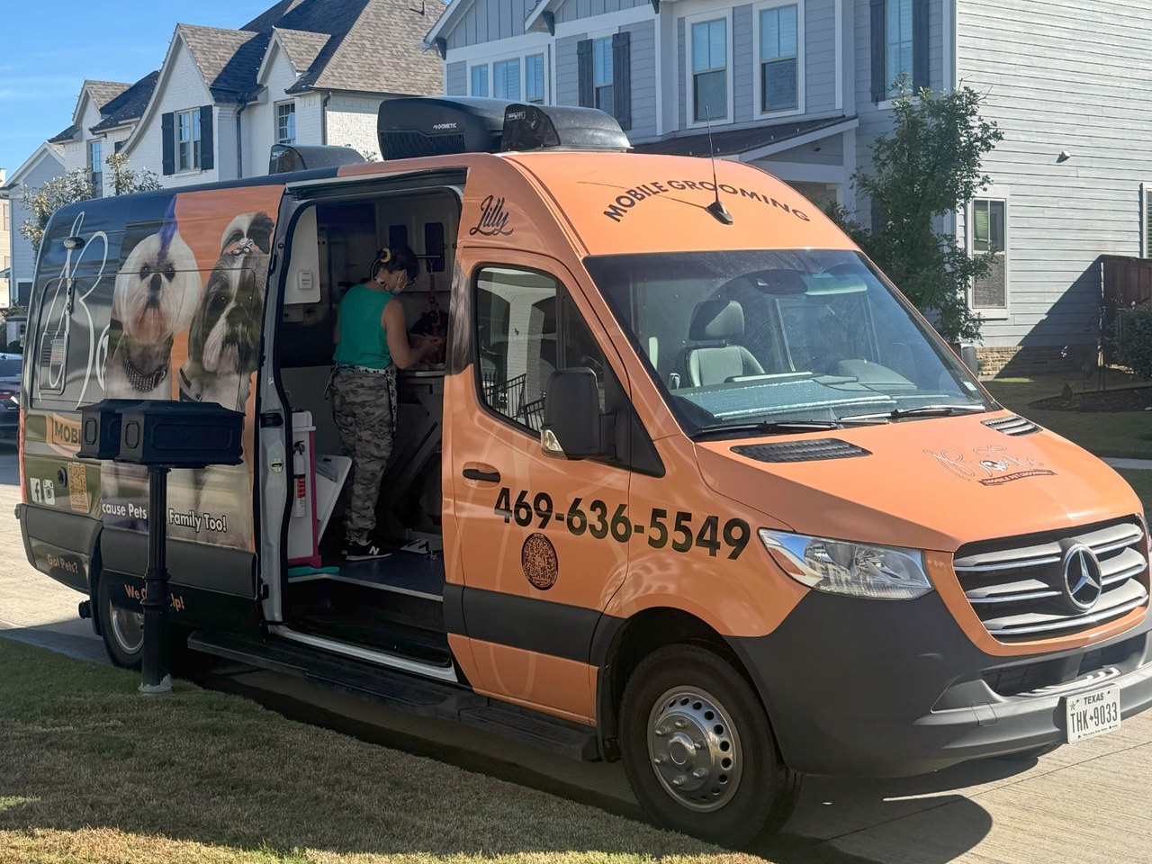 Bow Tie Mobile Pet Grooming van serving Frisco TX